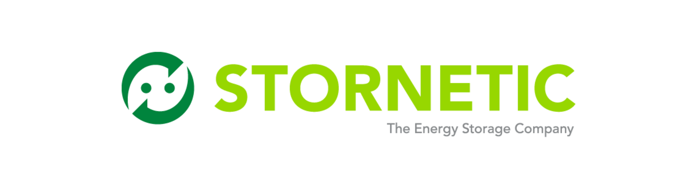 Die Bildmarke des Logos visualisiert eine Steckdose und zugleich einen Energiekreislauf, der auf die Funktion des Schwungrades hinweist: Energie speichern und wieder bereitstellen. Unternehmensname und Logo-Design zu STORNETIC The Energy Storage Company von den Freunden der Klarheit entwickelt