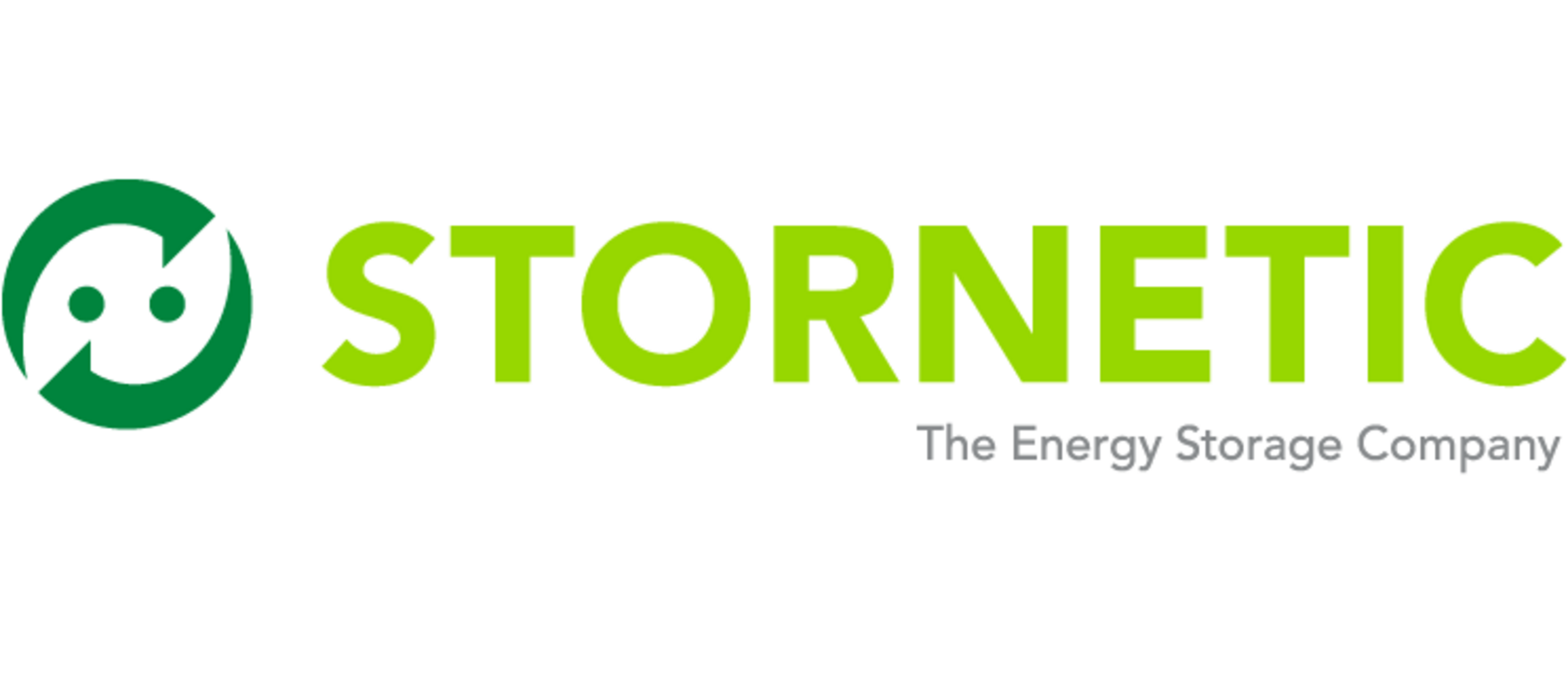 Die Bildmarke des Logos visualisiert eine Steckdose und zugleich einen Energiekreislauf, der auf die Funktion des Schwungrades hinweist: Energie speichern und wieder bereitstellen. Unternehmensname und Logo-Design zu STORNETIC The Energy Storage Company von den Freunden der Klarheit entwickelt
