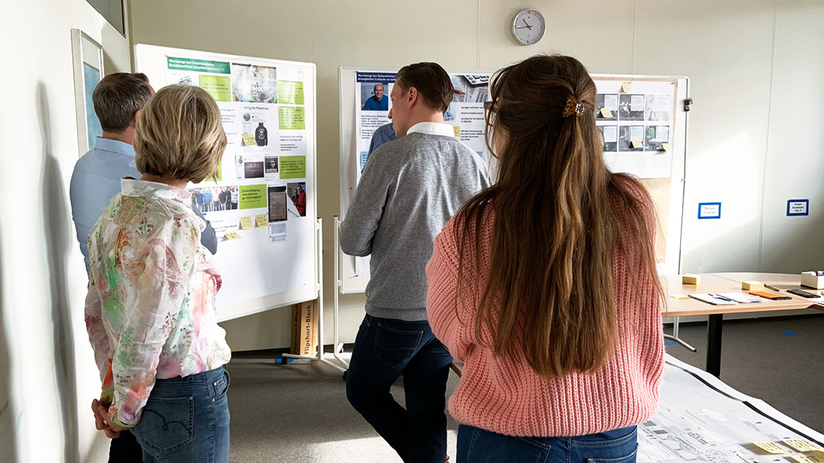 Team-Mitglieder, die das Unternehmen kennen und Kunden-Kontakt haben, liefern wertvolle Beiträge im Strategie-Workshop. In einem Workshop mit Heimbach, einem Hersteller technischer Textilien, werden Kunden Bedürfnisse ermittelt.