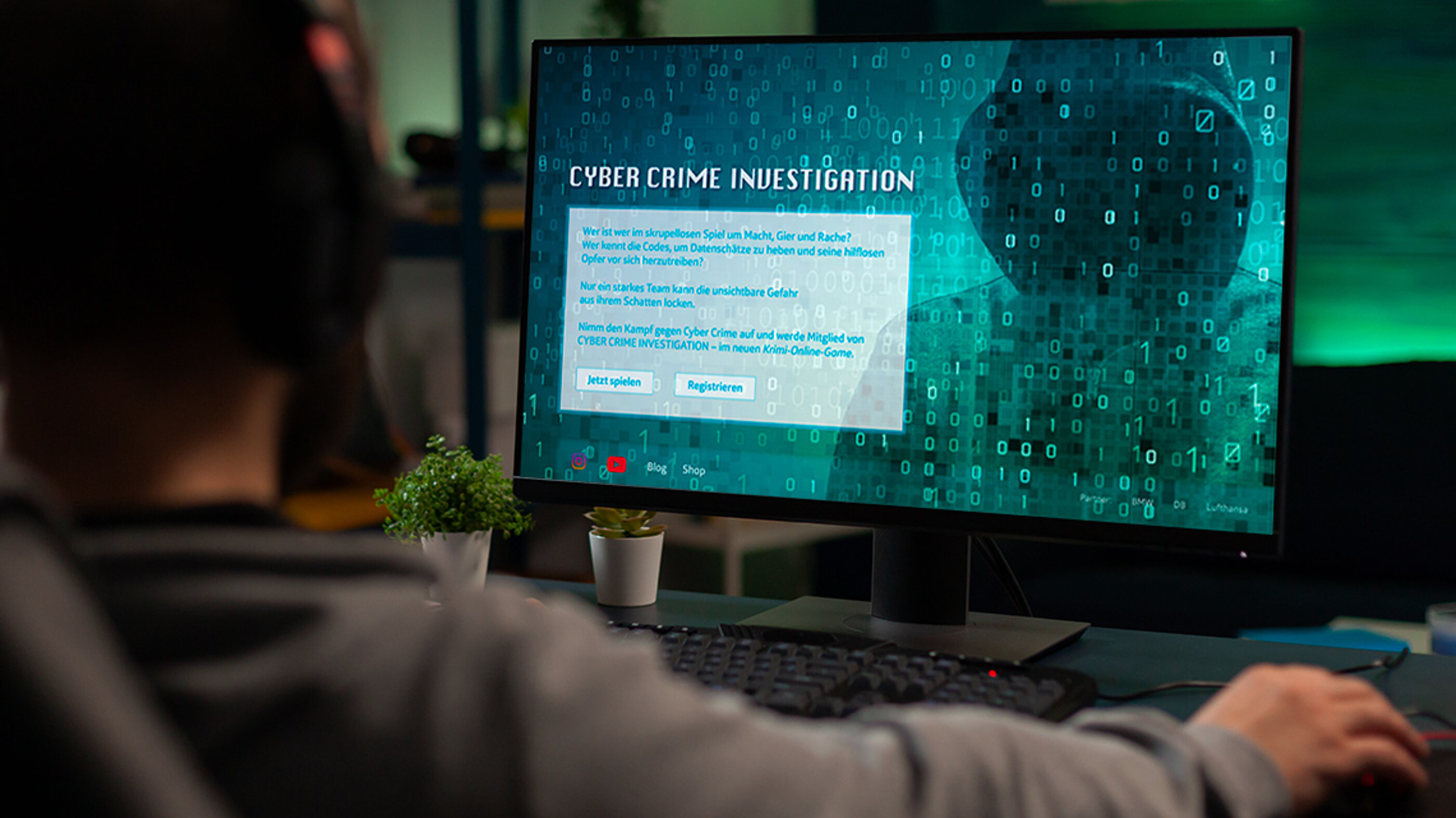 Testing des Cyber Security Game von T-Systems am Computer Ein Telekom Mitarbeiter testet das Cyber Security Game von T-Systems am Computer.