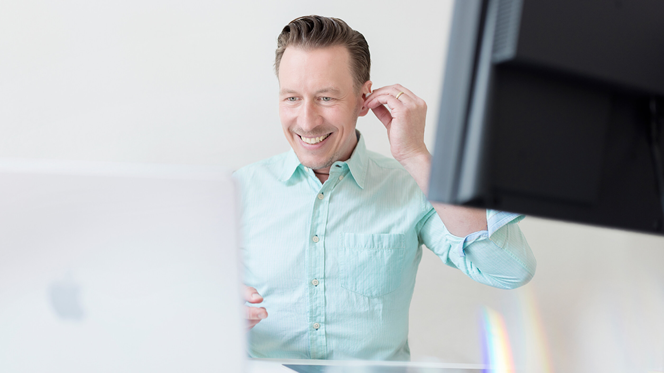 Sprechen Sie mit Carsten Brandt über Ihr Anliegen und wie Freunde der Klarheit Ihr Business voranbringen können. Carsten Brandt von Freunde der Klarheit spricht in einem Video Call.