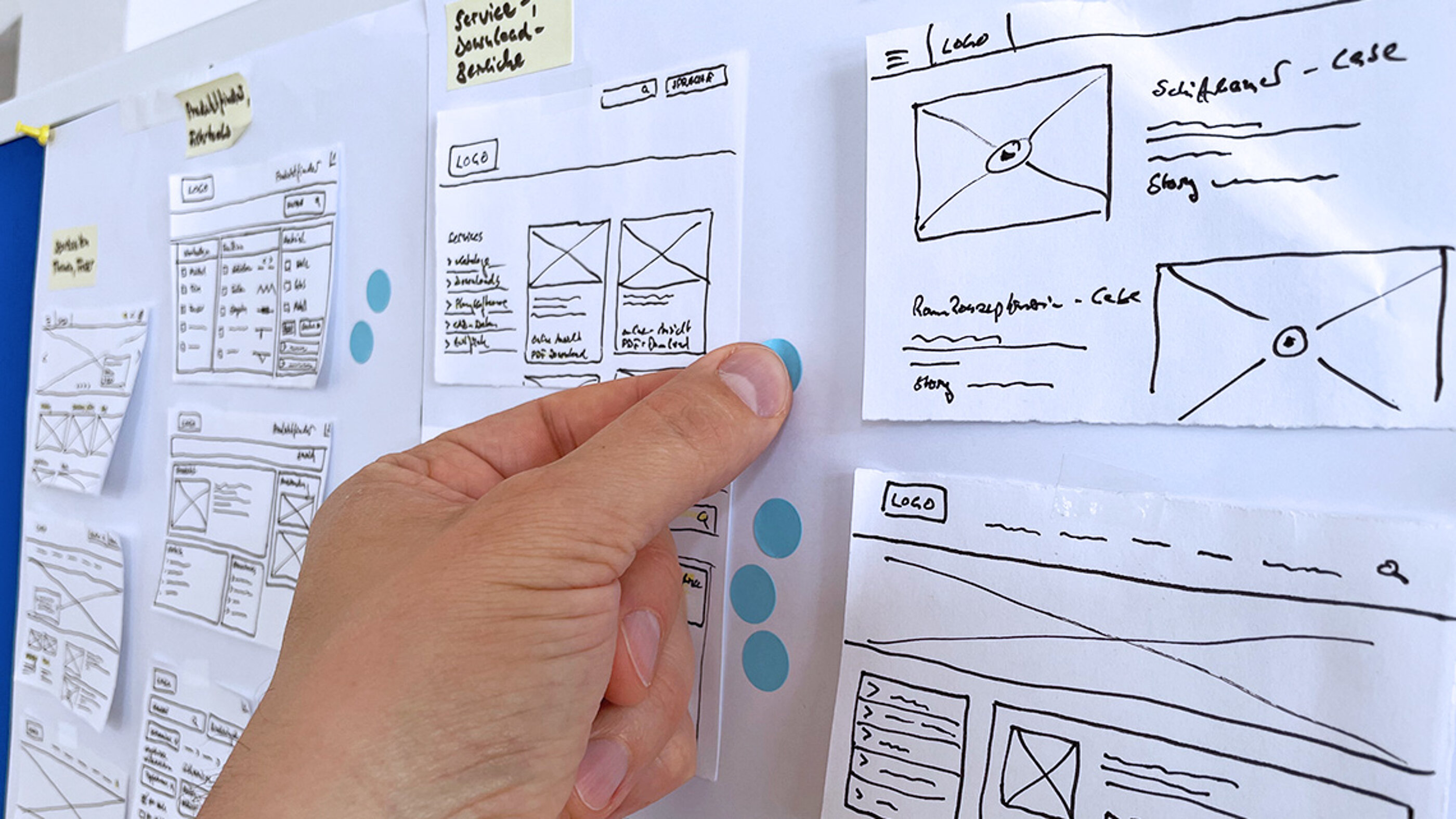 Sammlung bekannter und passender Ansätze, Ideen-Entwicklung und Voting für das PRÄMETA-Website-Konzept im Design Sprint. Auswahl an Ideen für das User Experience Design Konzept der PRÄMETA Präzisionsmetall Website.